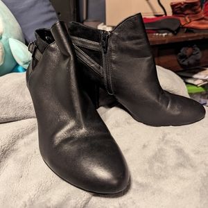 Gianni Bini heel boots